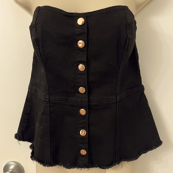 Guess Tops - Guess // black strapless tube top 🖤